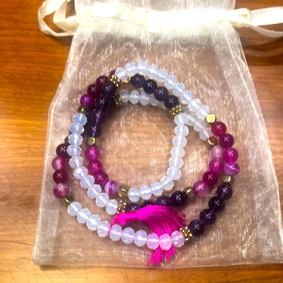 Jewelry - NWOT Bracelet in stretchy line with semiprecious beads